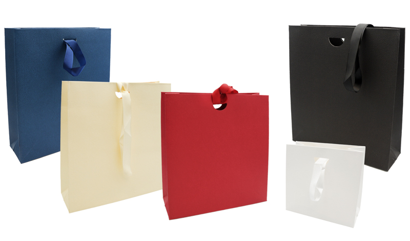 ΤΣΑΝΤΑ ΧΑΡΤΙΝΗ ΜΕ ΥΦΗ ΔΕΡΜΑΤΙΝΗ ΚΑΙ ΚΟΡΔΕΛΑ 15cm x 14.5cm x 7.5cm 0402294