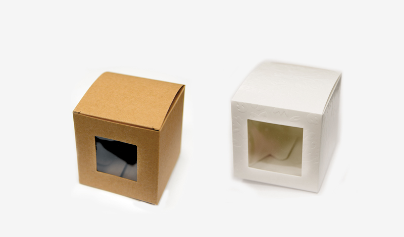 ΚΟΥΤΙ ΚΥΒΟΣ ΧΑΡΤΙΝΟ ΜΕ ΠΑΡΑΘΥΡΟ ΖΕΛΑΤΙΝΑ ΜΙΚΡΟ 6cm 0506221