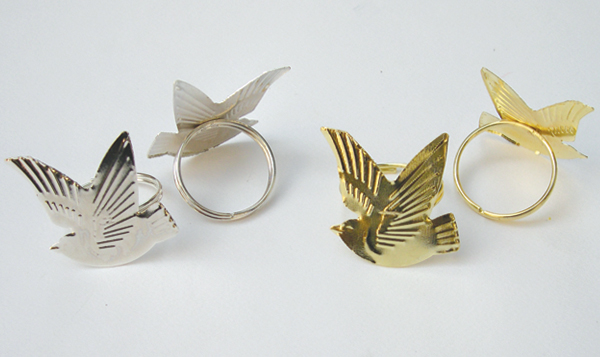 ΜΕΤΑΛΛΙΚΟ ΠΟΥΛΙ ΜΕ ΚΡΙΚΟ 6cm x 5.3cm 0517329