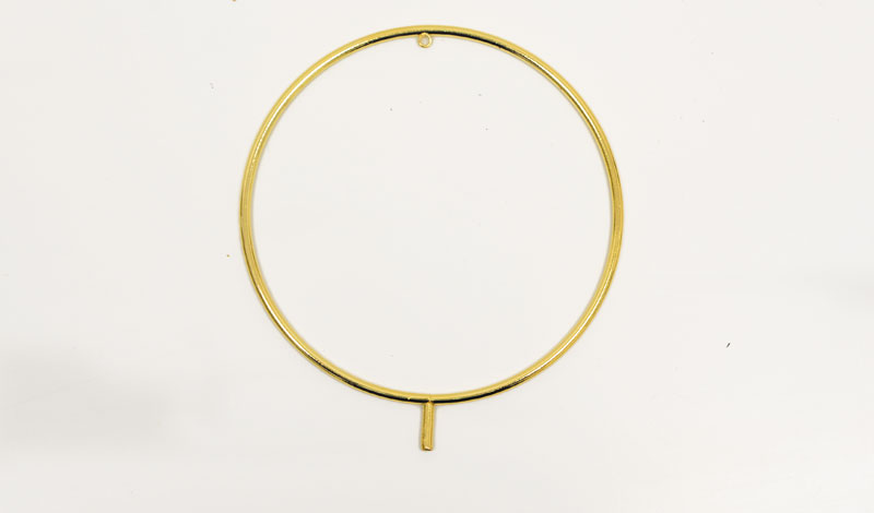 ΜΕΤΑΛΛΙΚΟ ΣΤΕΦΑΝΙ ΜΕ ΚΑΡΦΙ 8.5CM 0518044