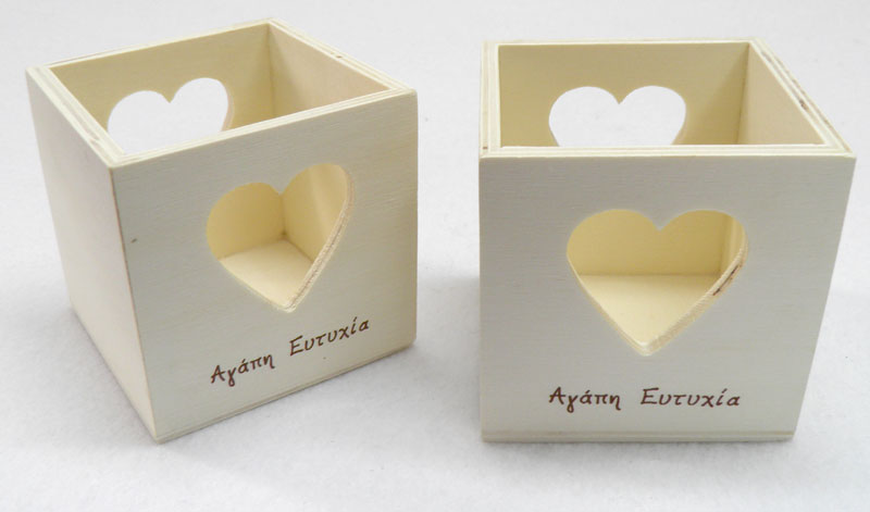ΞΥΛΙΝΟ ΚΟΥΤΙ ΓΙΑ ΡΕΣΩ ΜΕ ΚΑΡΔΙΕΣ 7cm x 7cm x 7cm 0519274