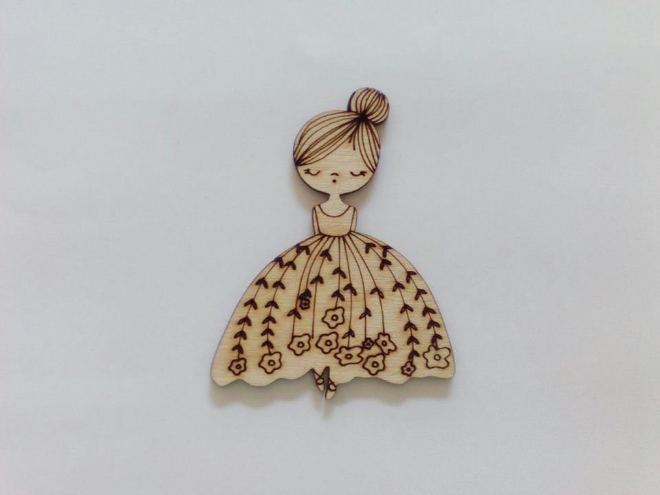 Ξύλινο Διακοσμητικό Κορίτσι λουλουδένιο φόρεμα (500433)